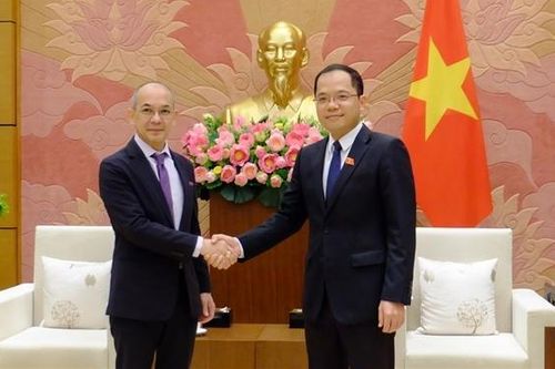 Phó Chủ nhiệm Ủy ban Văn hóa, Giáo dục Đinh Công Sỹ tiếp Đại sứ Thái Lan tại Việt Nam