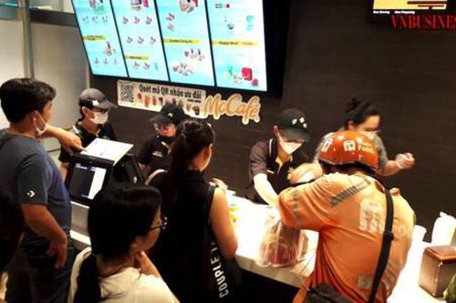Thấy gì từ cuộc đua sôi động giành 'miếng bánh' thị phần F&B