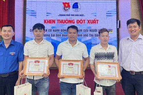 Tuyên dương 3 thanh niên cứu 2 mẹ con bị đuối nước