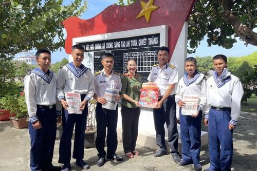 Không xa đâu, Trường Sa ơi...