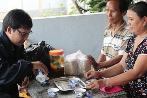 Lấp lánh từ những điều thầm lặng