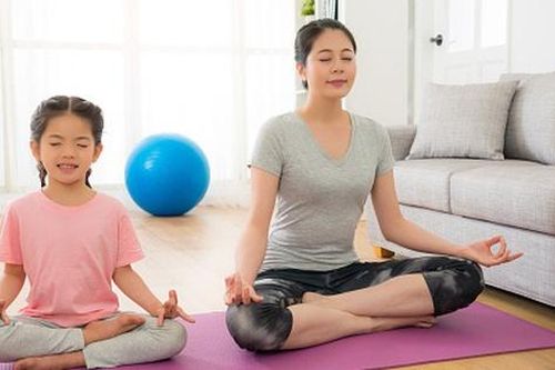 5 tư thế yoga giúp trẻ năng động, rời xa màn hình điện thoại trong kỳ nghỉ hè