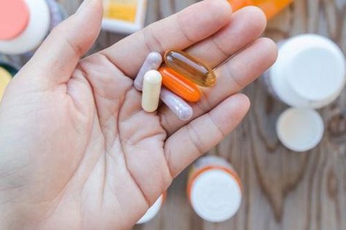 Chuyên gia nói gì về công dụng của viên uống chống nắng?