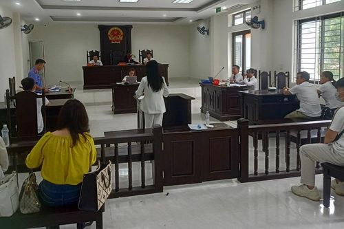Nữ doanh nhân lĩnh án vì những thùng kẹo sìu châu 'nhái' nhãn mác