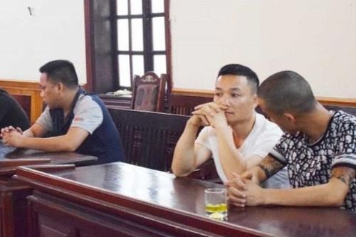 Tạm giữ 15 người đánh bạc