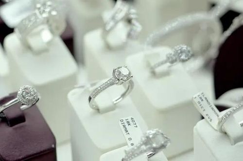 Chuyên gia: Giá kim cương có thể giảm gần một nửa từ đỉnh