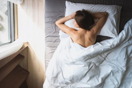 Lý do bạn không nên ngủ khỏa thân