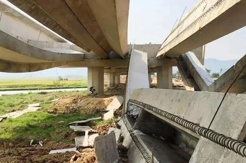 Khẩn trương khắc phục loạt dầm cầu bị sập trên cao tốc Bắc - Nam