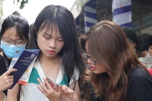 Thủ khoa Kỳ thi Đánh giá năng lực ĐHQG TP. HCM trúng tuyển vào trường ĐH Kinh tế - Luật