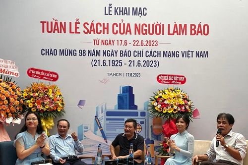 Độc đáo sách của nhà báo