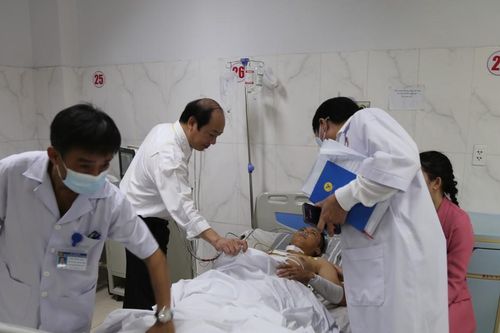 Vụ tấn công trụ sở UBND 2 xã ở Đắk Lắk: Một chiến sĩ công an được chuyển đến Bệnh viện Chợ Rẫy