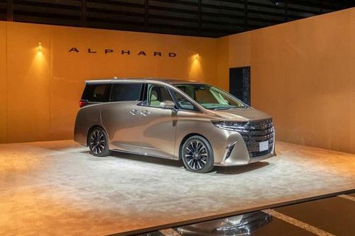'Chuyên cơ mặt đất' Toyota Alphard 2024 ra mắt, từ 779 triệu đồng