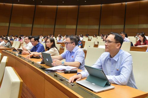 Quốc hội thông qua Nghị quyết quyết nghị một số vấn đề tài chính