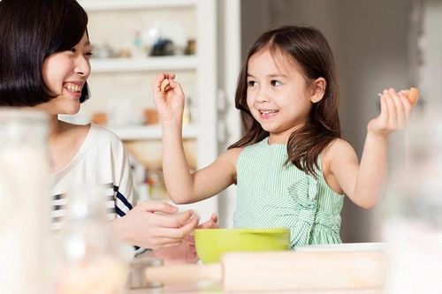 Cách chia sẻ cởi mở giúp con không chống đối