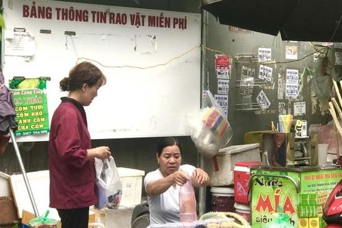 Tết Đoan Ngọ: Các mặt hàng phục vụ ngày Tết tăng giá nhẹ, rượu nếp, bánh tro cháy hàng