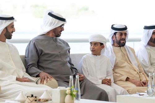 Khám phá gia đình giàu hơn cả 2 tỷ phú Jeff Bezos và Bill Gates cộng lại