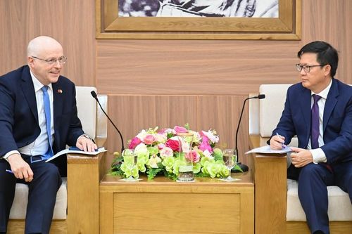 Trao đổi kinh nghiệm về hoàn thiện thể chế trong lĩnh vực THADS với Đại sứ Phần Lan tại Việt Nam