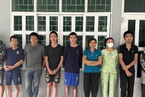 Phá đường dây 'cải tử hoàn sinh' cho nhiều loại thực phẩm hết date ở TPHCM