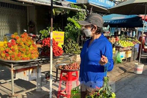 Chi tiêu Tết Đoan Ngọ: Chỉ dám mua bó lá xông