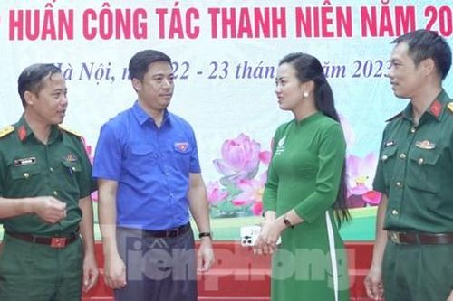 Trang bị cẩm nang cho cán bộ Đoàn cơ sở trong Quân đội