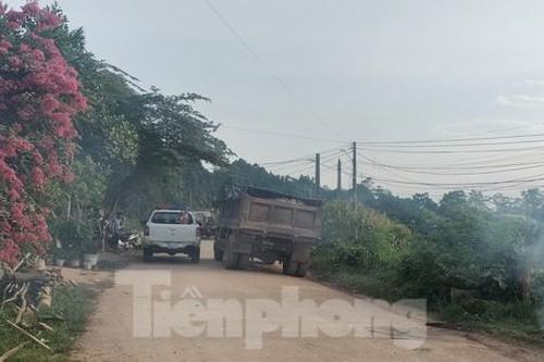 Va chạm xe tải, 2 mẹ con đi xe máy tử vong