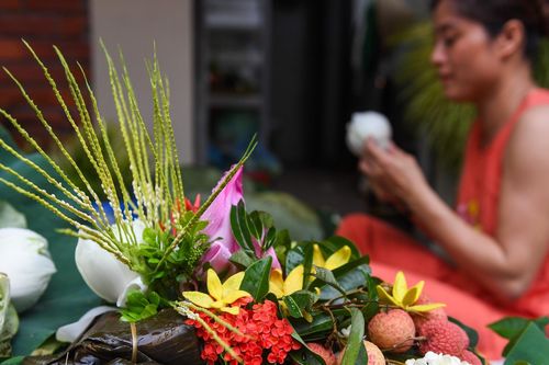 Mâm cúng 'giết sâu bọ' giá 600.000 đồng tại chợ phố cổ Hà Nội