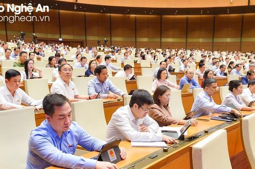 Quốc hội thông qua tăng hạn tuổi phục vụ cao nhất của Công an nhân dân từ ngày 15/8