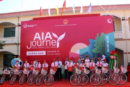 Quảng Nam: Trao tặng 358 chiếc xe đạp cho học sinh nghèo vượt khó