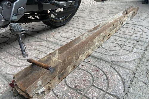 Tây Ninh: Thanh sắt 50kg rơi vào người làm một công nhân tử vong