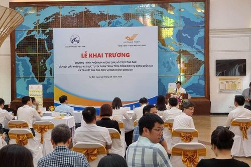 Hướng dẫn, hỗ trợ người dân đổi giấy phép lái xe trực tuyến toàn trình tại các điểm bưu điện