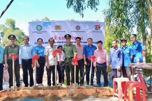 Kiên Giang: Đoàn Thanh niên Công an tỉnh phối hợp khởi công 2 công trình 'Khăn quàng đỏ'