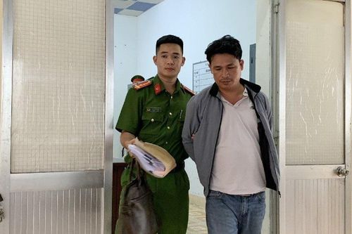 Bắt người đàn ông mang sổ đỏ của người khác đi thế chấp, bán để trả nợ