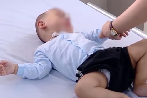 Bé trai 10 tháng tuổi nhập viện khẩn, nguy kịch vì món ăn mọi nhà thường nấu cho con trẻ