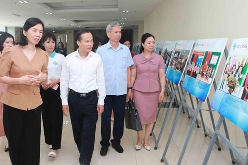 'Xóa bỏ các tập tục văn hóa có hại cho sức khỏe, thực hiện nếp sống văn hóa mới'