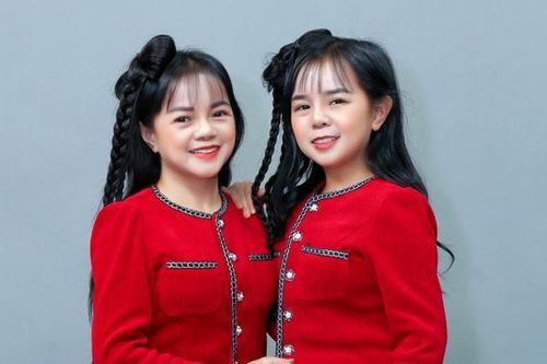 Cặp chị em song ca có vóc dáng nhỏ nhất Việt Nam: U50, U40 vẫn 'trẻ mãi không già'