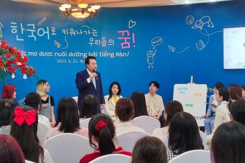 Tổng thống Hàn Quốc và Phu nhân thăm Đại học Quốc gia Hà Nội, giao lưu với sinh viên