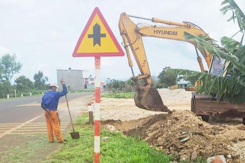 Kiên quyết giải tỏa công trình lấn chiếm hành lang an toàn đường bộ