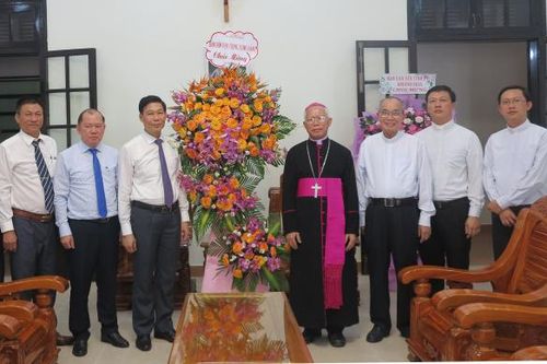 Ông Đỗ Văn Phới - Phó Trưởng ban Dân vận Trung ương: Thăm và chúc mừng Giám mục tân cử Giuse Huỳnh Văn Sỹ