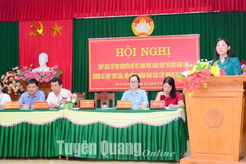 Đồng chí Phó Chủ tịch HĐND tỉnh Lê Thị Thanh Trà tiếp xúc cử tri huyện Hàm Yên
