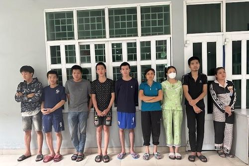 Tp.HCM: Bắt nhóm đối tượng 'hô biến' thực phẩm hết hạn sử dụng rồi bán ra thị trường