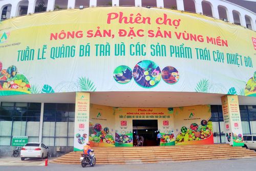 Đặc sản mọi miền hội tụ về phiên chợ tại Hà Nội