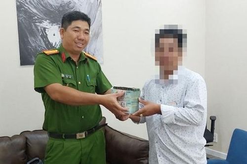 Công an Đồng Tháp kịp thời ngăn chặn vụ lừa đảo, trao trả gần 1 tỷ đồng cho nạn nhân