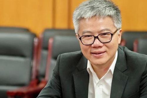Giáo sư Ngô Bảo Châu bất ngờ nhận tin trúng tuyển một trường cao đẳng ở Việt Nam!