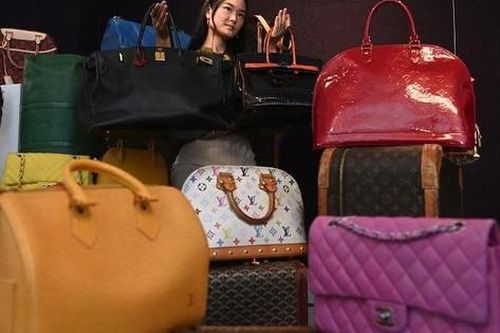 Triệu phú ly hôn, đòi vợ trả lại quà tặng trang sức, hàng hiệu trị giá gần 12 tỷ đồng