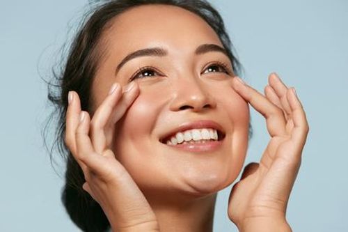 Mẹo trang điểm che giấu nét mặt mệt mỏi