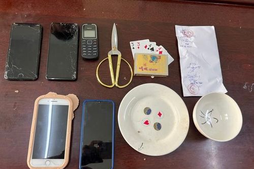 Triệt phá sới bạc tổ chức trên đồi