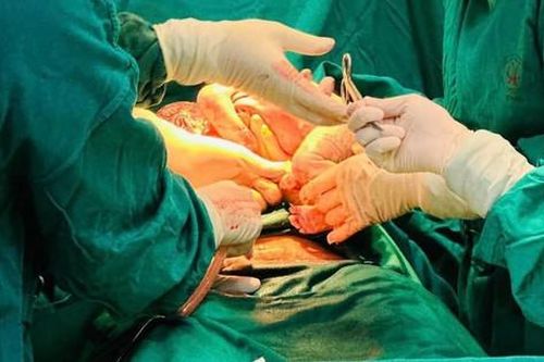 Sản phụ có trái tim 'bất thường', bất chấp rủi ro để giữ thai 'mẹ tròn, con vuông'