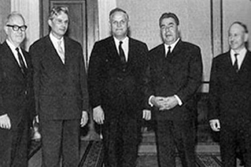 Từ đảng viên Cộng sản đến điệp viên ngầm FBI
