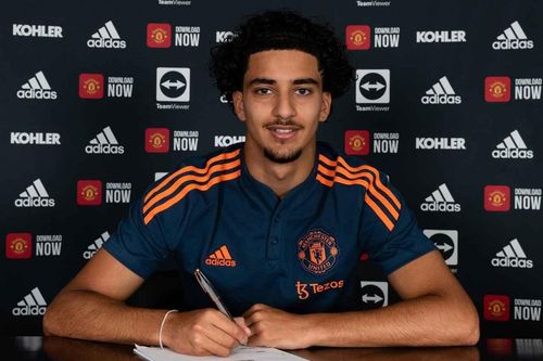 MU gây khó hiểu khi bán Zidane Iqbal