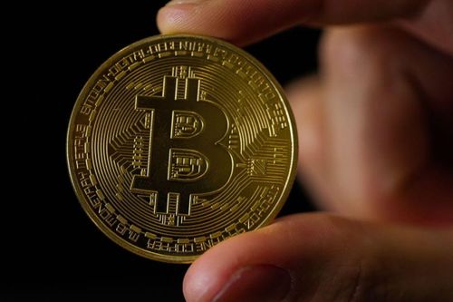 Giá Bitcoin xuyên thủng ngưỡng quan trọng
